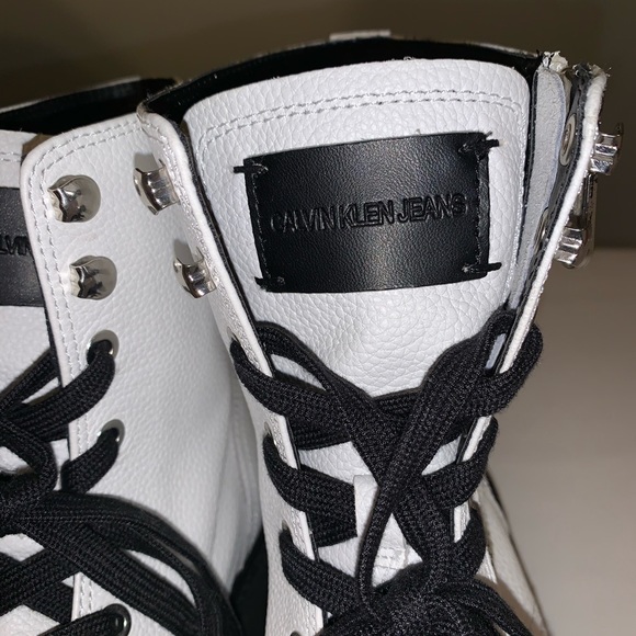 CALVIN KLEIN NWOB • RARE Leather Combat Boots • 9 - Picture 3 of 6
